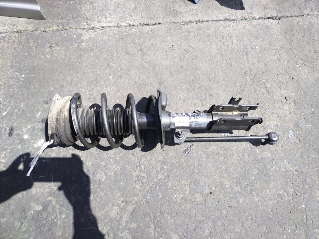 Стойка амортизатора на Toyota Voxy ZRR70G 3ZR-FAE, Переднее Правое расположение