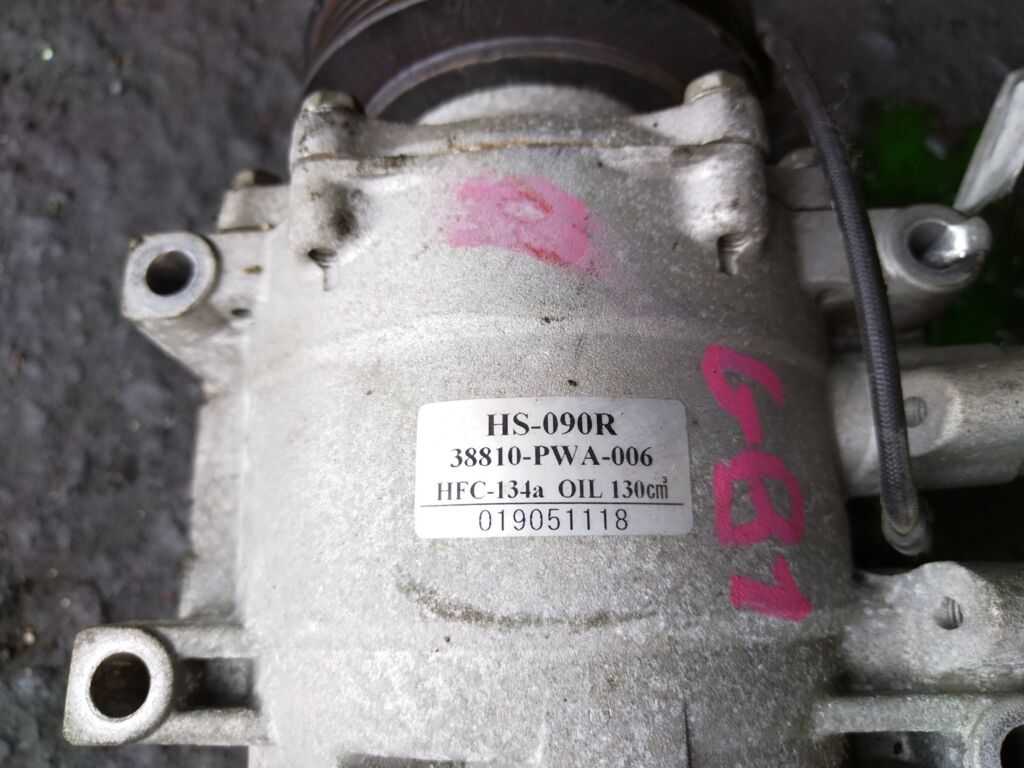 Компрессор кондиционера на Honda Mobilio GB1 L15A 38810-PWA-006