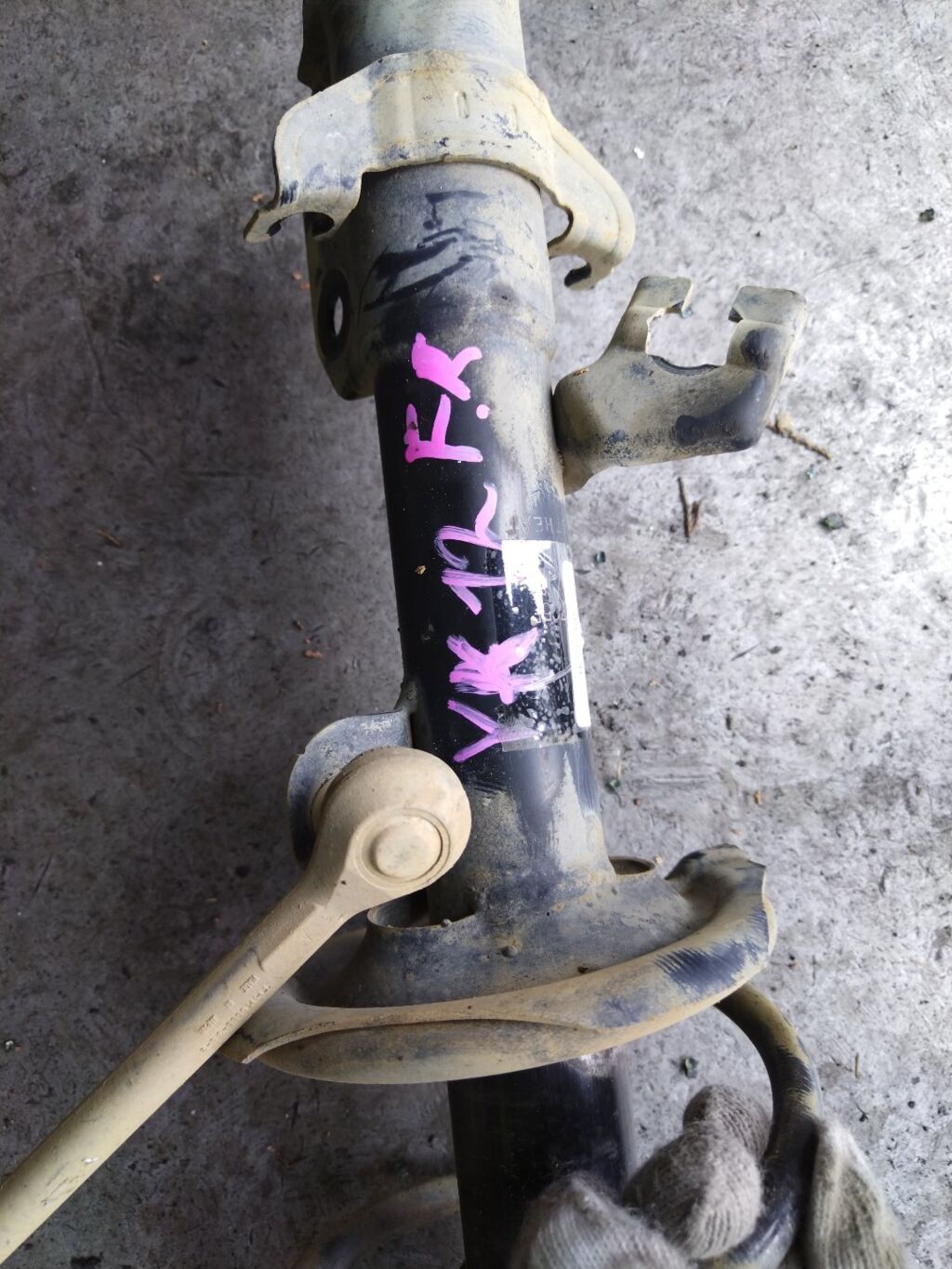 Стойка амортизатора на Nissan March YK12 HR15DE, Переднее Правое расположение