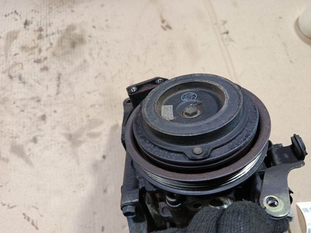 Компрессор кондиционера на Subaru Legacy Wagon BH5 EJ206 Фото 7