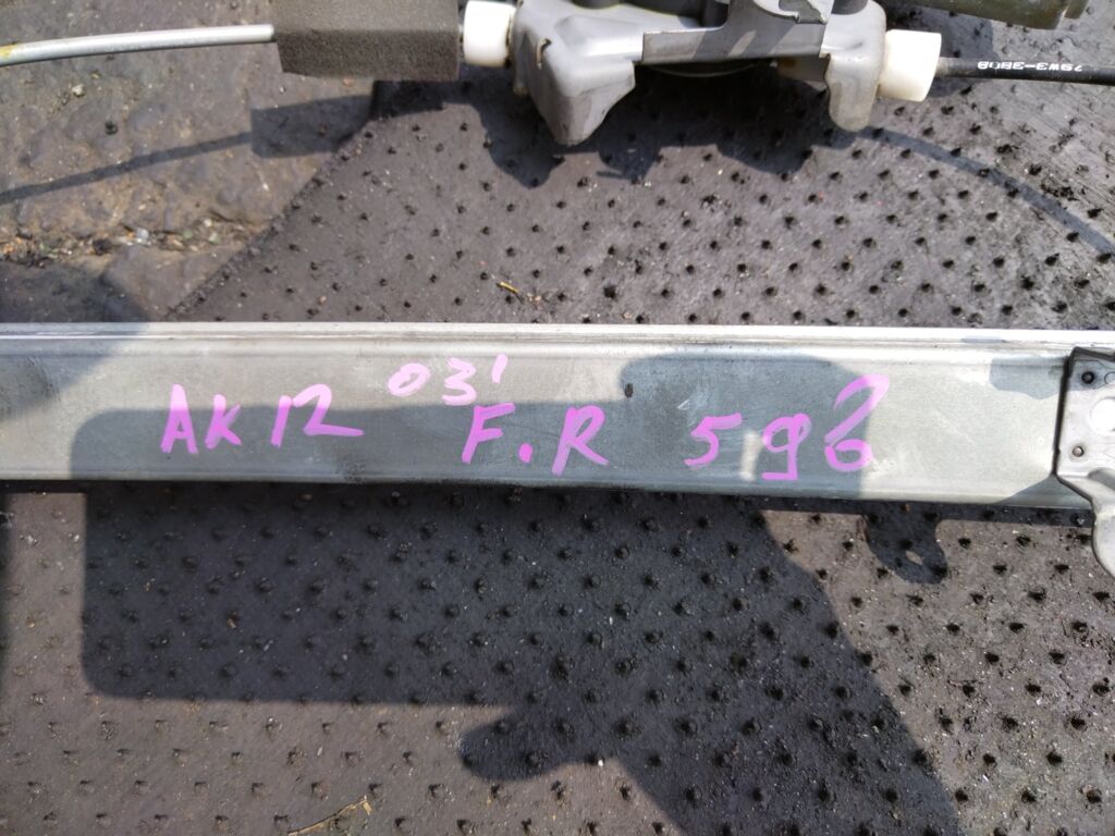 Стеклоподъемный механизм на Nissan March AK12 80730-AX004, Переднее Правое расположение