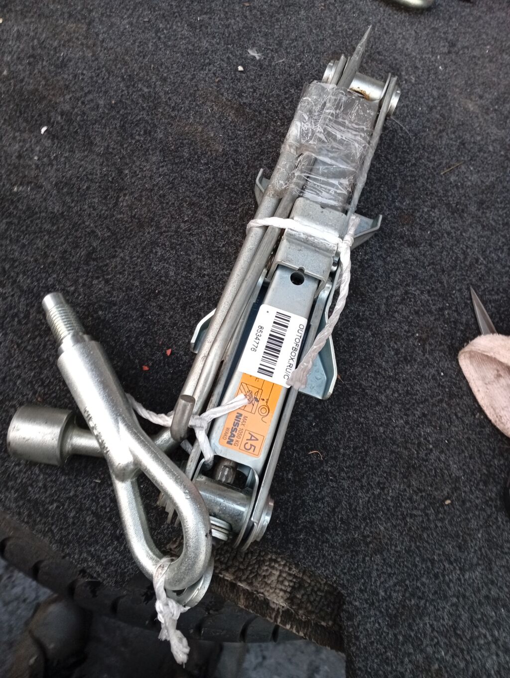 Домкрат на Nissan Ad Van VY12