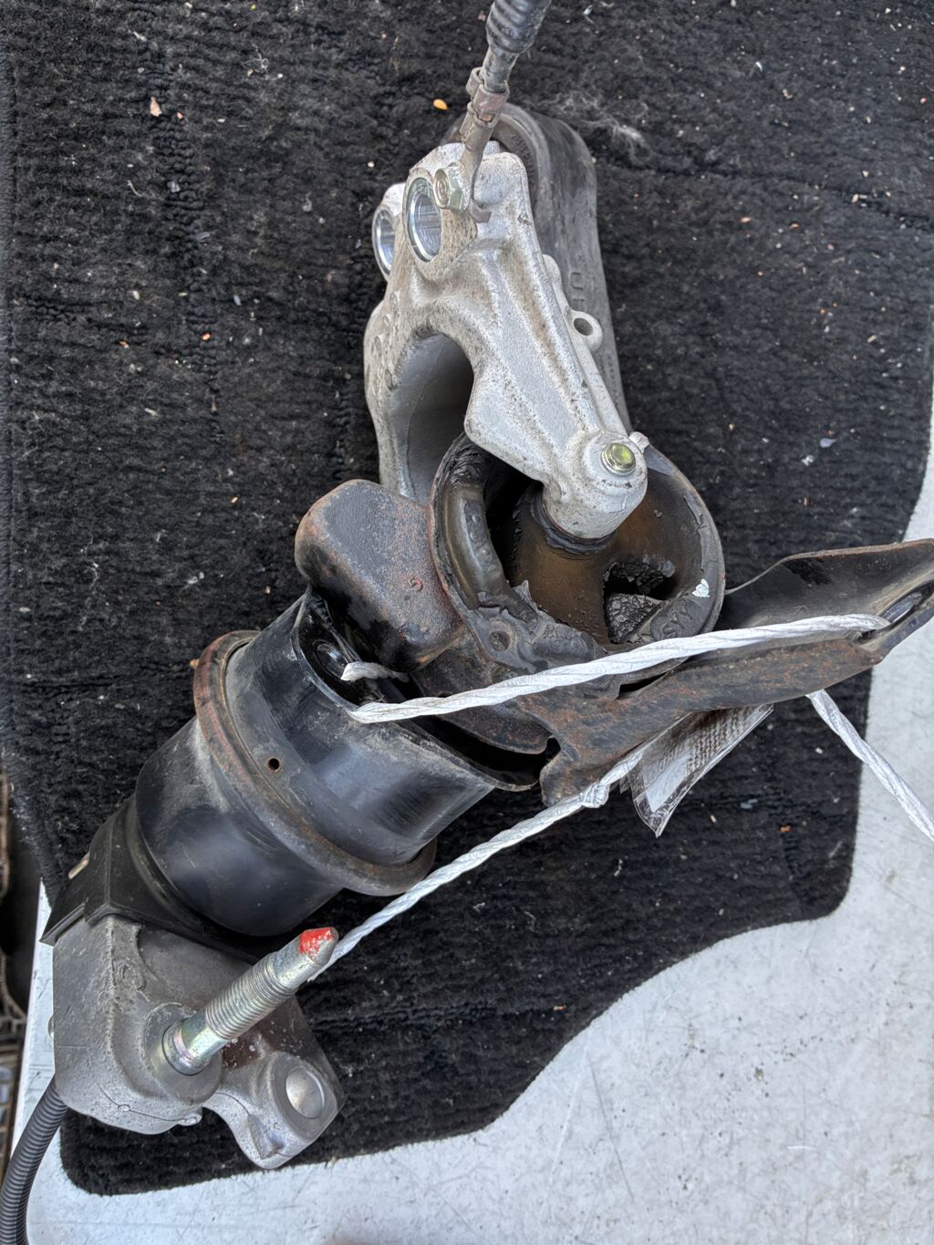 Подушка двигателя на Honda Freed GB3 L15A