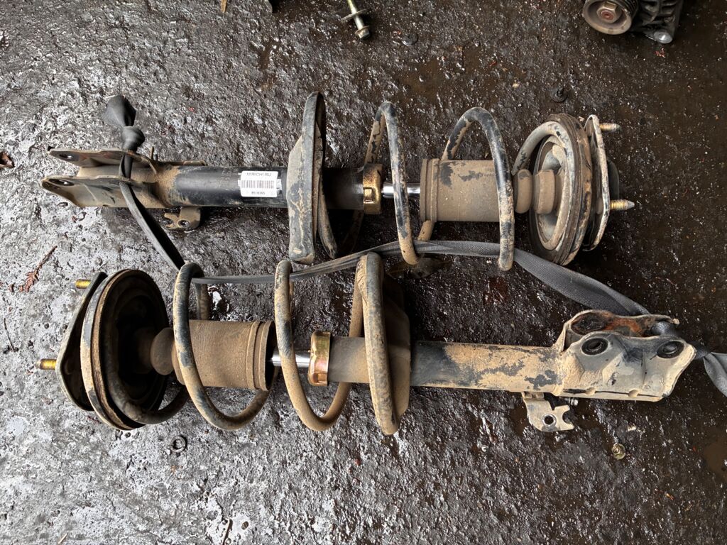Стойка амортизатора на Mitsubishi Colt Z25A 4G19 333476  4060A198  MR594045  SST0165, Переднее расположение
