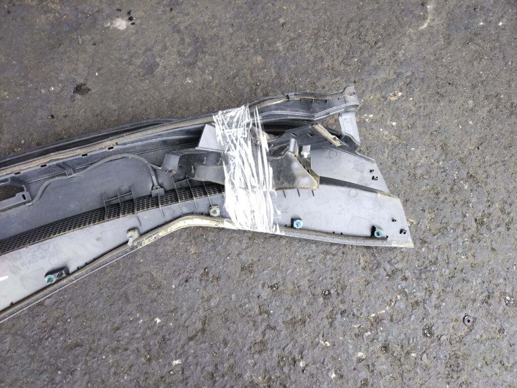 Решетка под лобовое стекло 74200-TM8A-0002-50 на Honda Insight ZE2 Фото 2