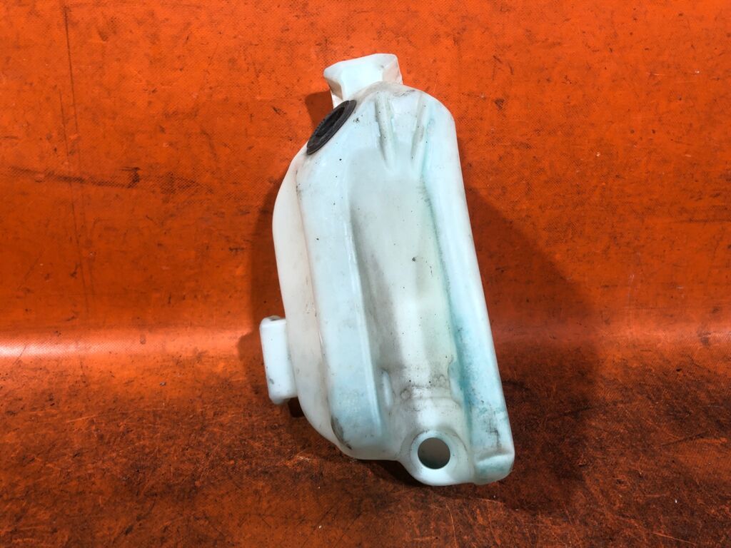 Бачок омывателя на Renault Kangoo KW0D