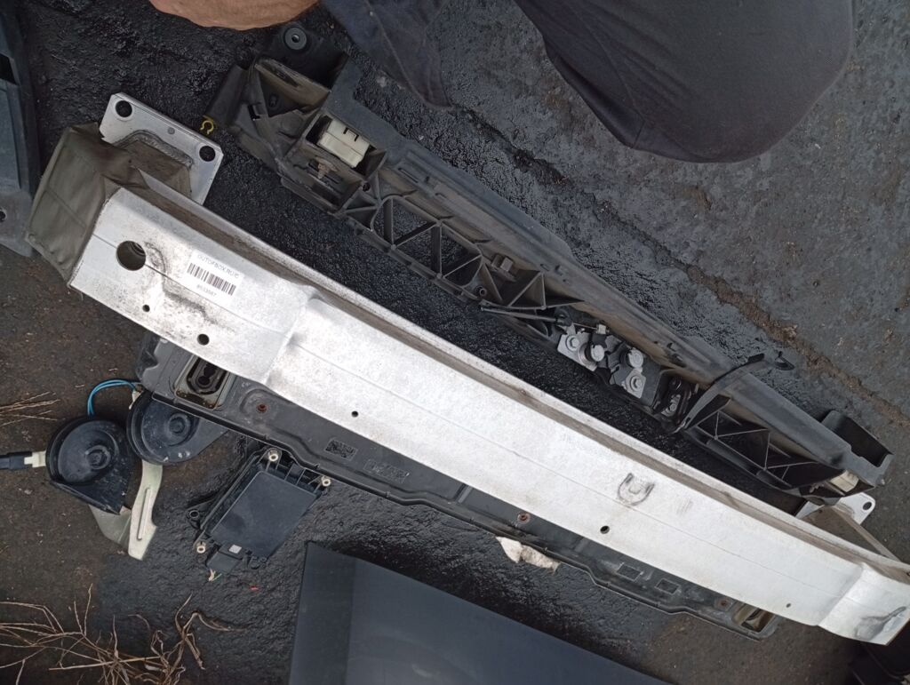 Жесткость бампера на Peugeot 308 9807148180, Переднее расположение