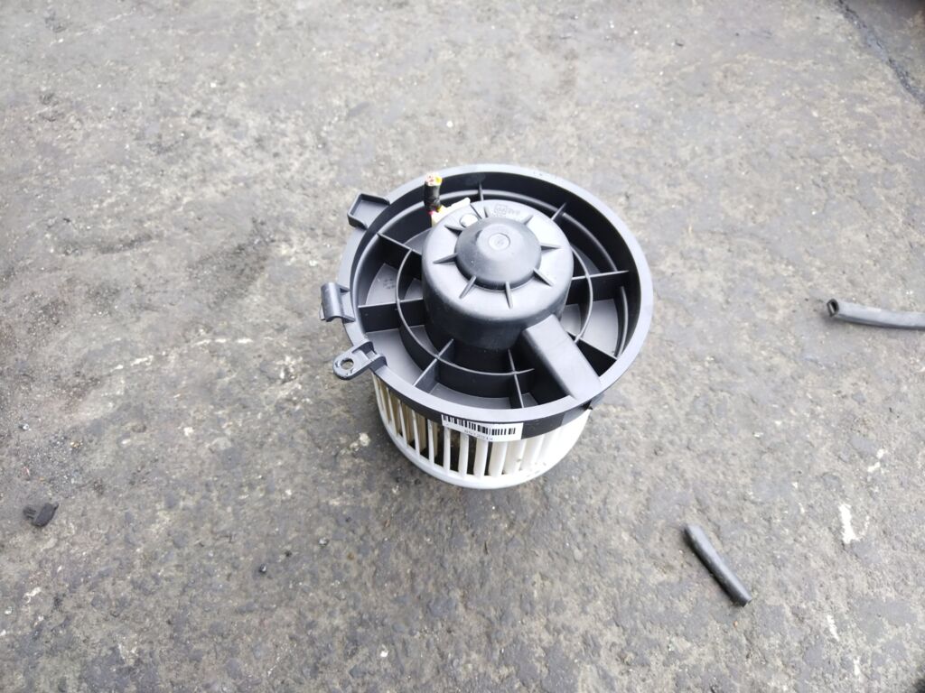 Мотор печки на Nissan X-Trail DNT31 27225EN000  27225EN00B  27225EN00C