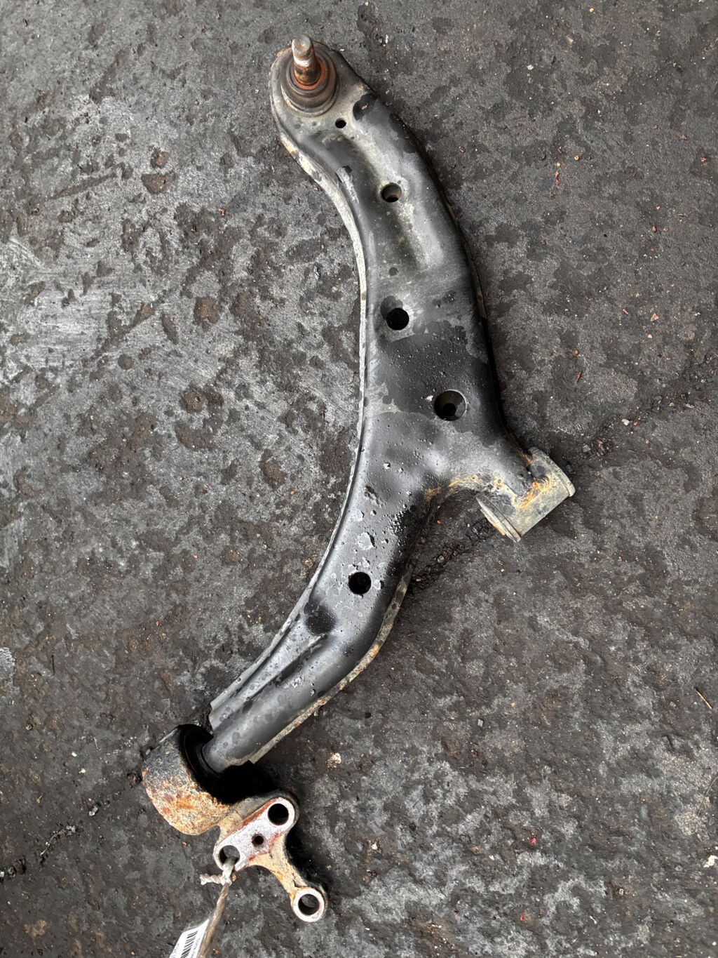 Рычаг на Nissan Wingroad WFY11 QG15DE 54501-4M400  54501-4M401  54501-4M410  54501-4M411  54501-4M500  54501-4M501  54501-WD000  54501-WD001  SH-49068  UQ-075-2579  UQ-075FL-QG10, Переднее Левое расположение