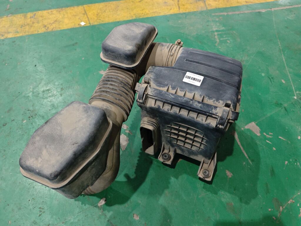 Корпус воздушного фильтра на Hyundai Ix35 LM G4KD 28130-2Z100/2Z150