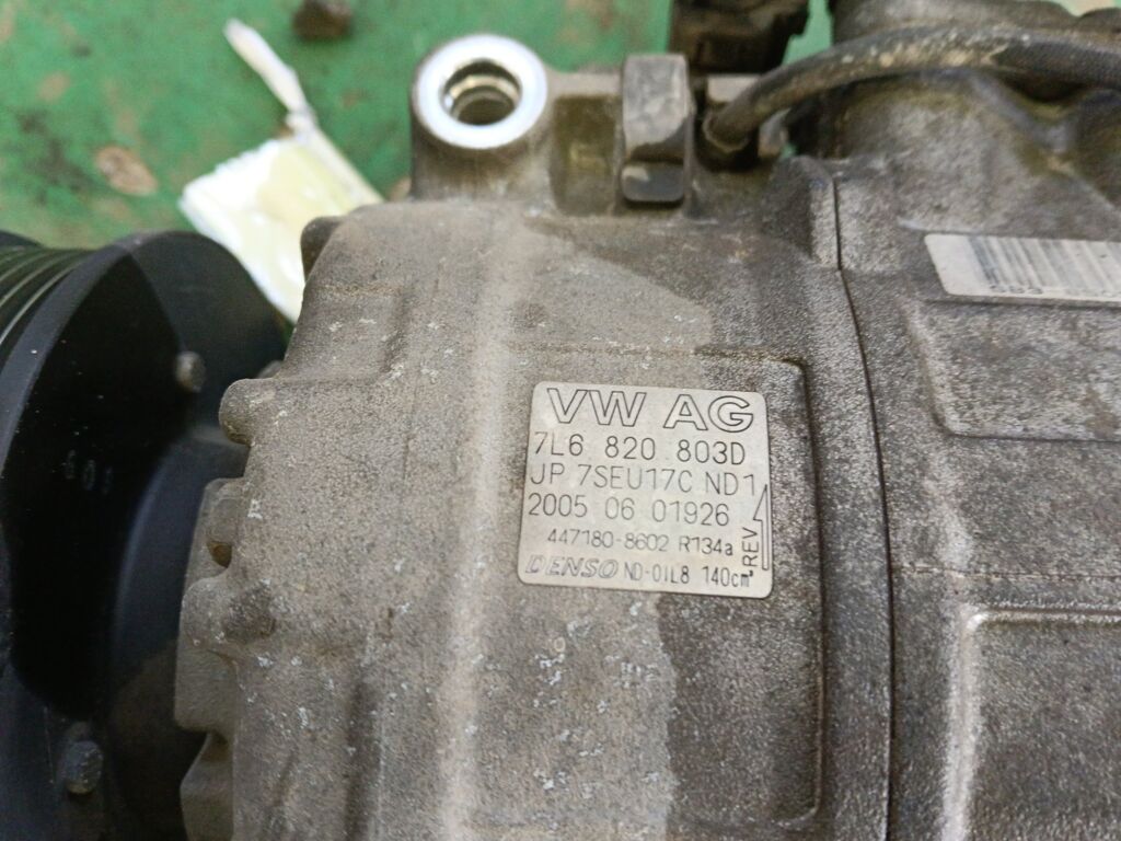 Компрессор кондиционера на Volkswagen Touareg 7L BRJ 7L6820803D