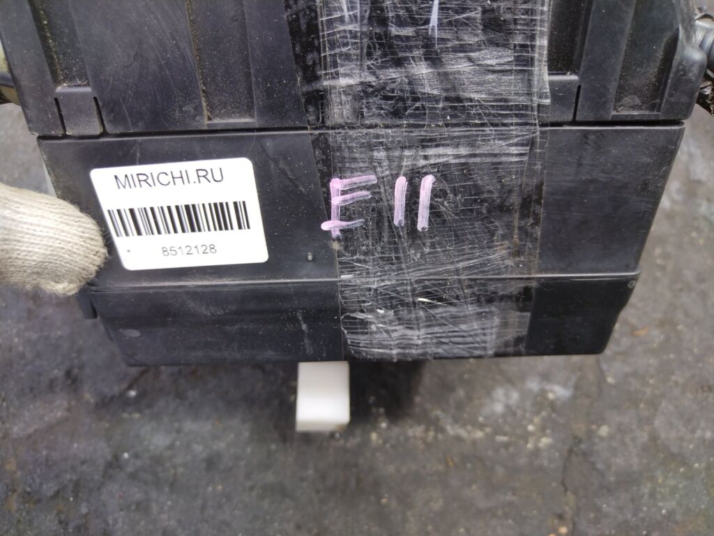 Блок предохранителей на Nissan Note E11 HR15DE