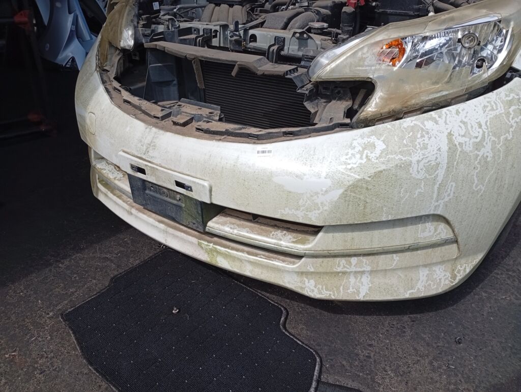 Бампер на Nissan Note E12 62022-8A00X, Переднее расположение