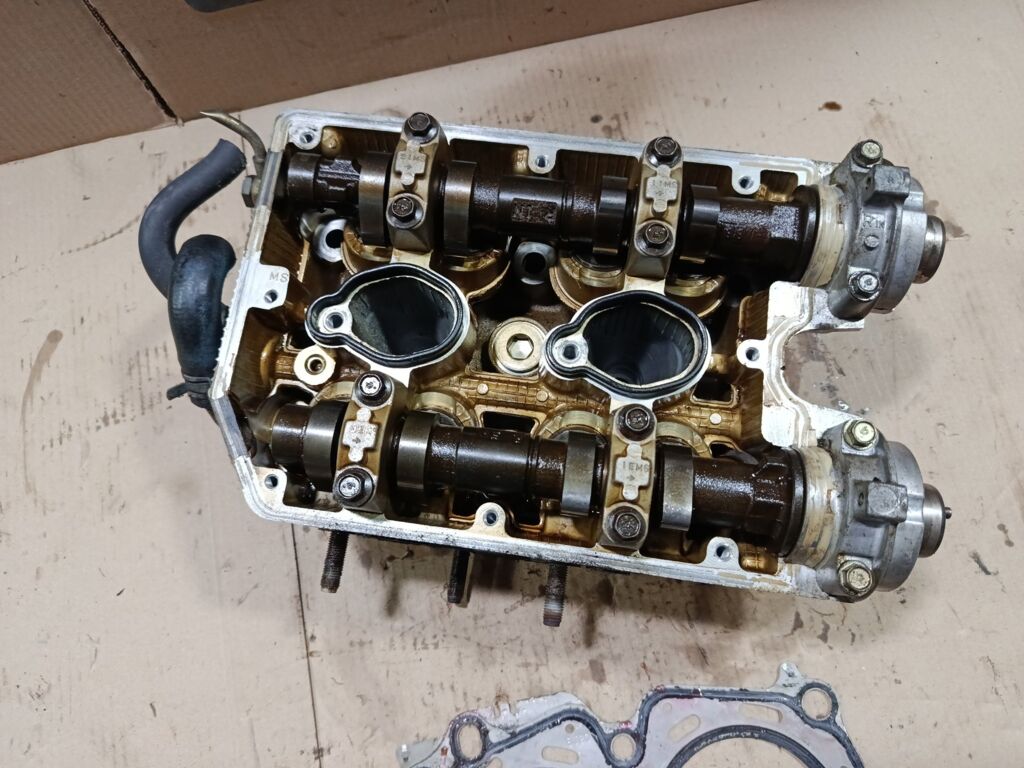 Головка блока цилиндров на Subaru Legacy Wagon BH5 EJ206 Фото 3