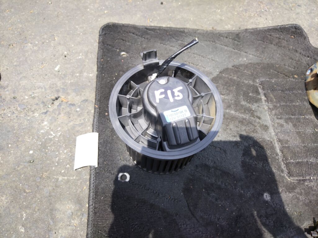 Мотор печки на Nissan Juke F15