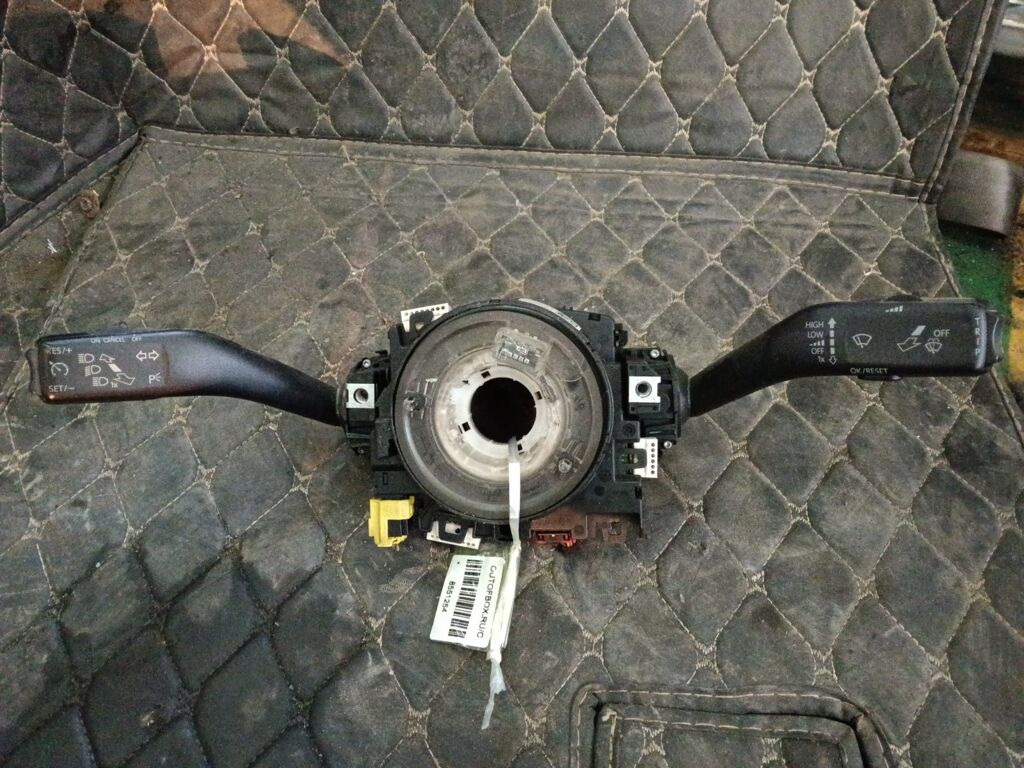 Переключатель поворотов на Skoda Octavia A5 1Z 5K0953549  1K5953513L  1K5953507Q