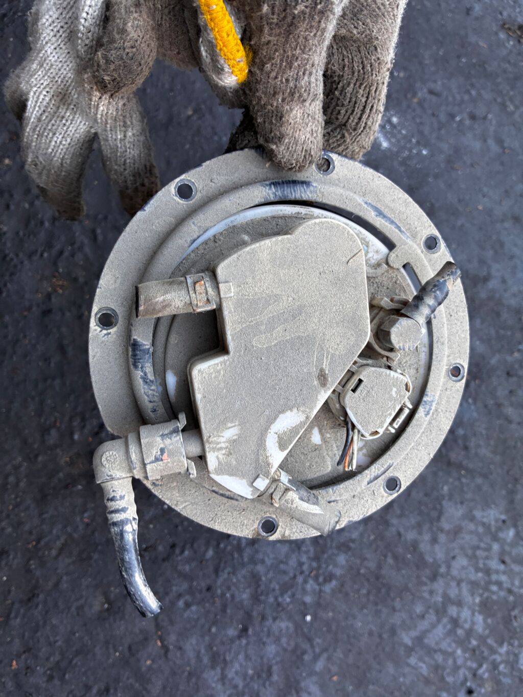 Бензонасос на Toyota Ractis SCP100 2SZ-FE