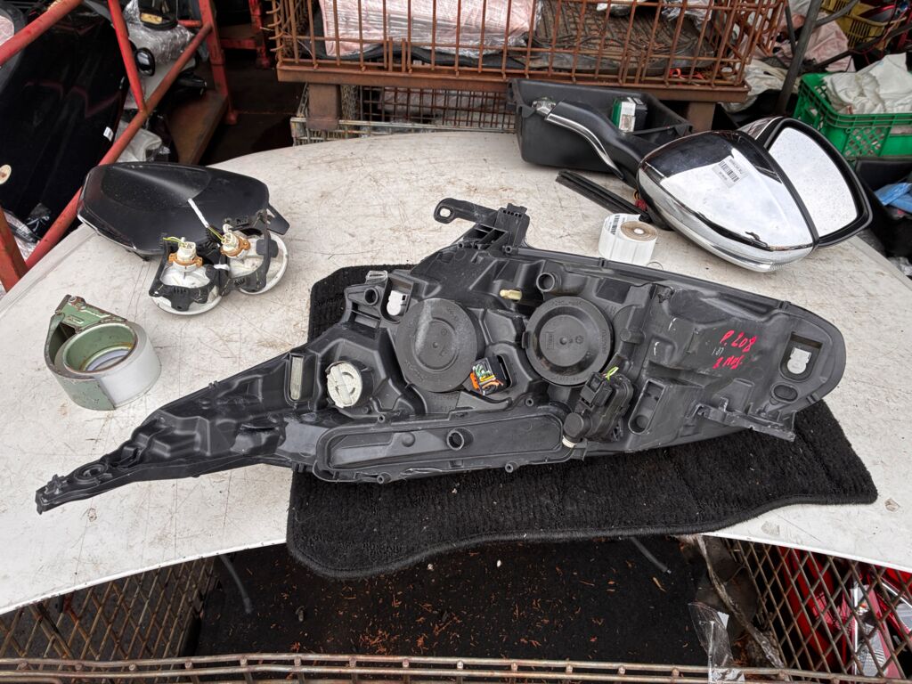 Фара на Peugeot 208 9810602280, Правое расположение