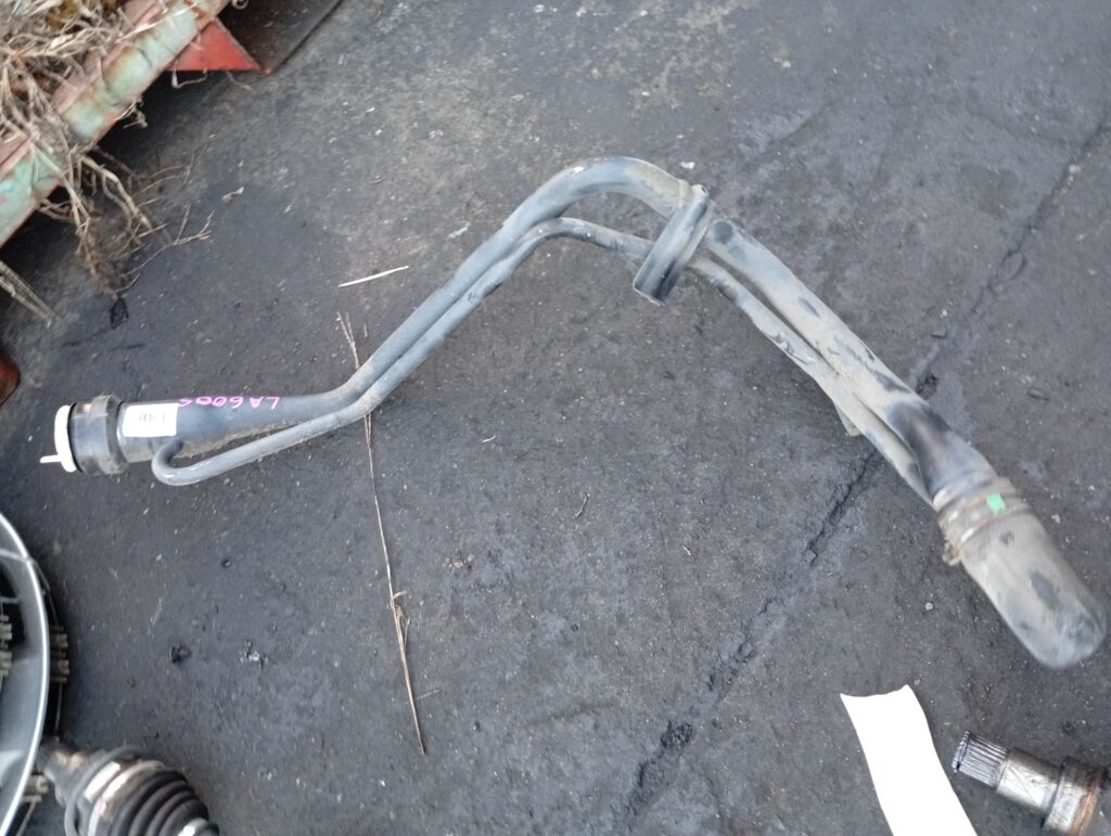 Заливная горловина топливного бака на Daihatsu Tanto LA600S KF-VE