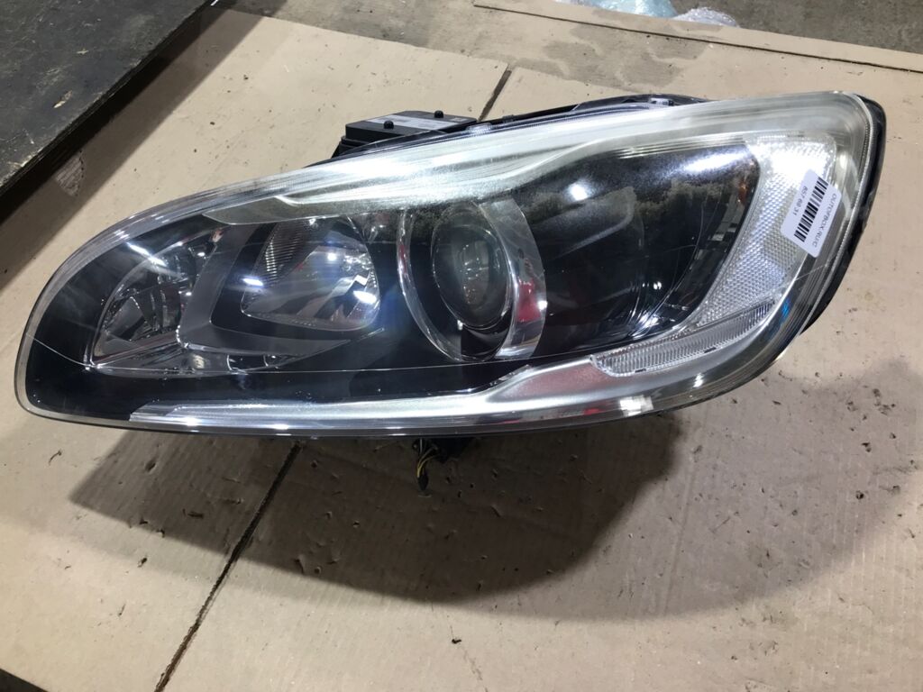 Фара на Volvo V60 FW 31420255, Левое расположение