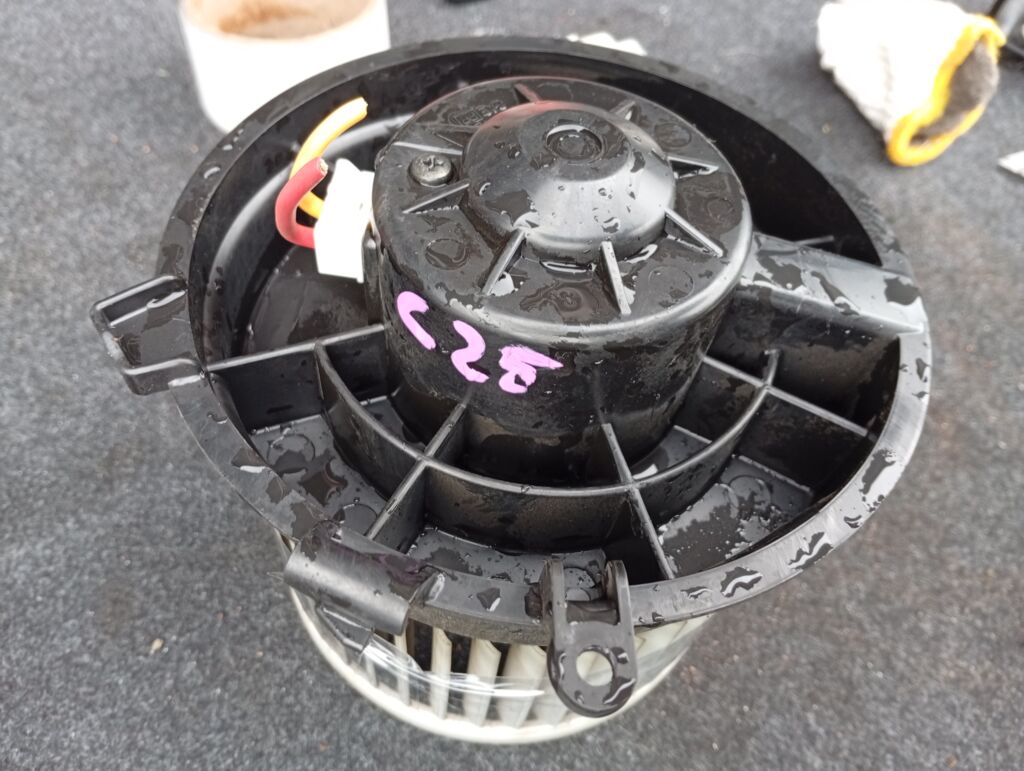 Мотор печки на Nissan Serena C25 27225EN000  27225EN00B  27225EN00C