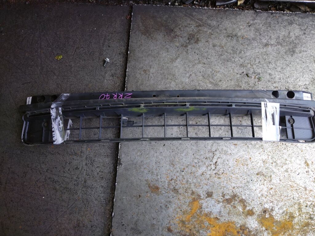 Жесткость бампера на Toyota Voxy ZRR70G, Переднее расположение