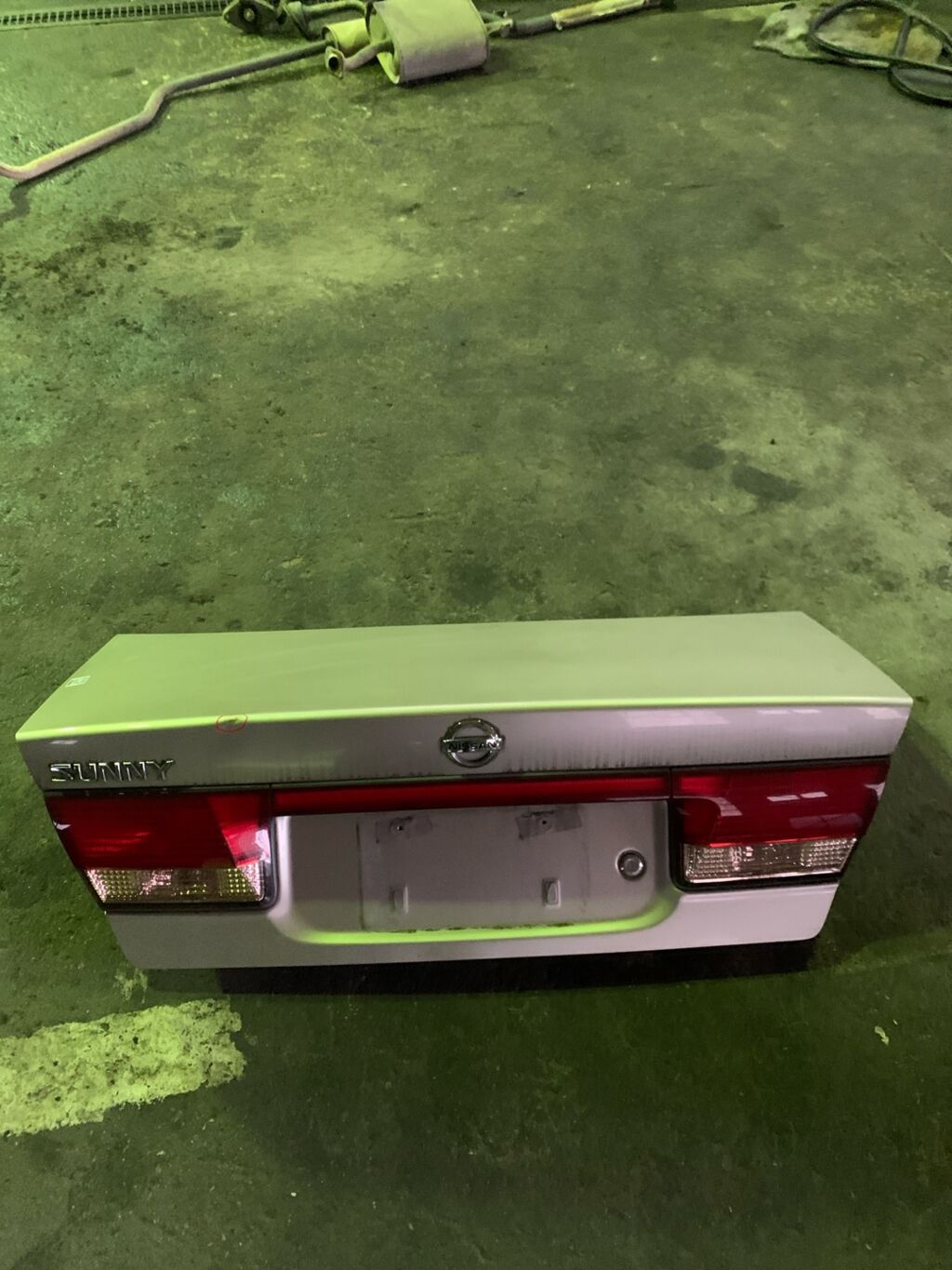 Крышка багажника на Nissan Sunny FB15 4845B H4300-4M4CM