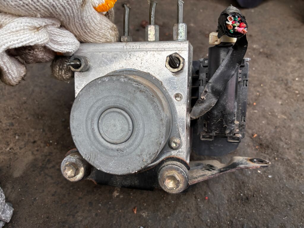 Блок ABS на Toyota Pixis Epoch LA300A KF-VE 44510-B2B40  89540-B2A20  116040-34190