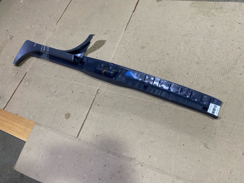 Обшивка багажника на Nissan March AK12