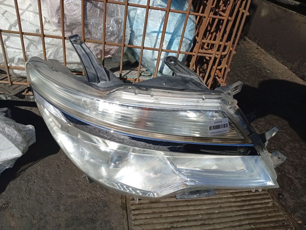 Фара на Nissan Serena HFC26 100-23683, Правое расположение
