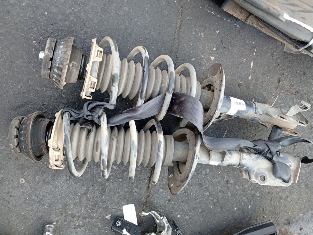 Стойка амортизатора на Honda Fit GE6 L13A, Переднее расположение