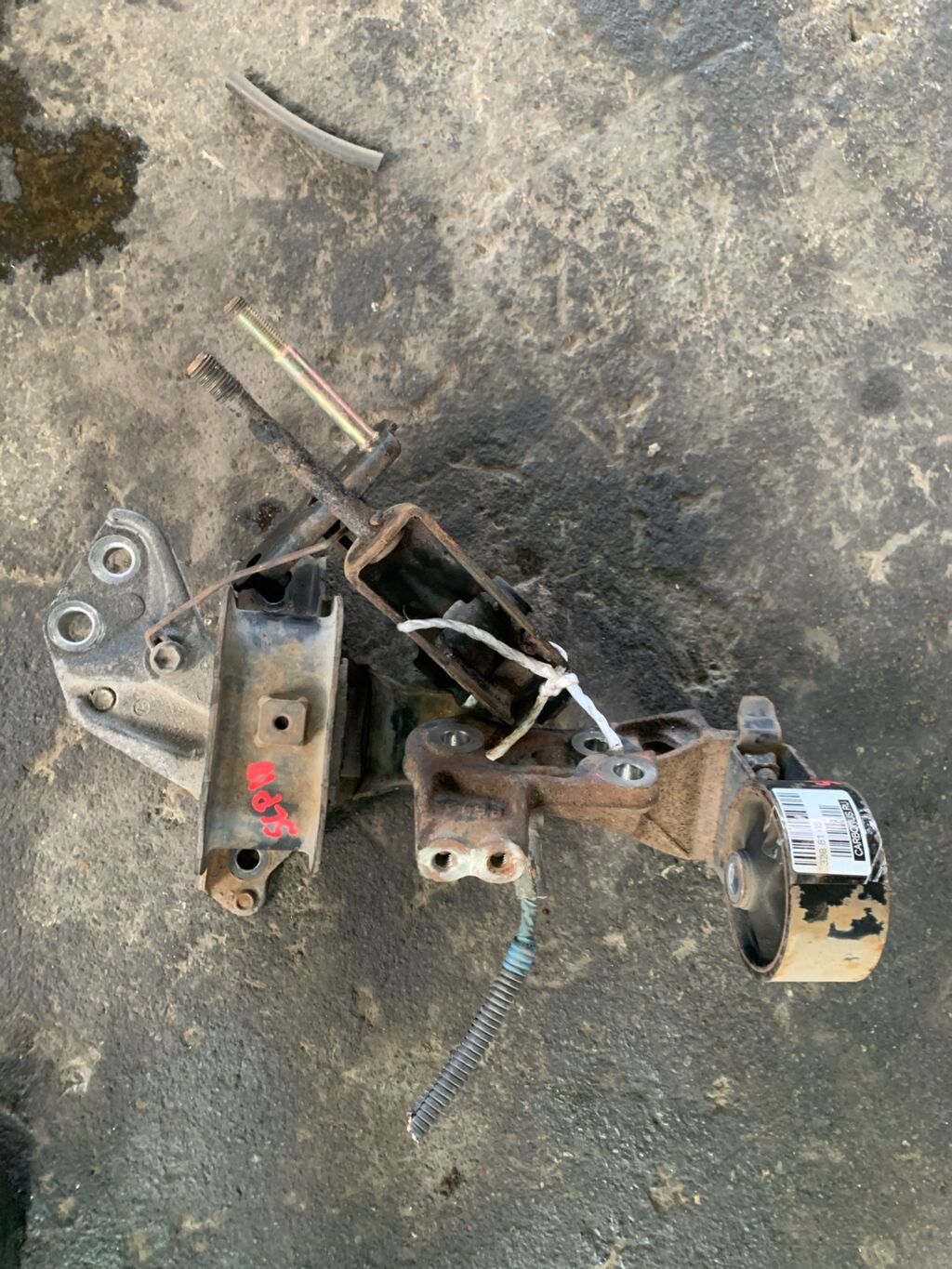 Подушка двигателя на Toyota Vitz SCP10 1SZ-FE