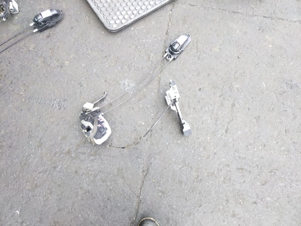 Замок двери на Nissan Tiida C11, Заднее Правое расположение