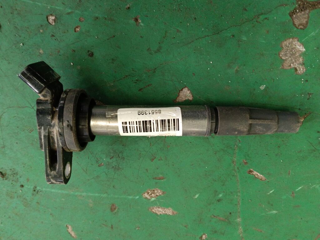 Катушка зажигания на Toyota Corolla ZZE150L 1ZR-FE 90919-02258  90919-02252
