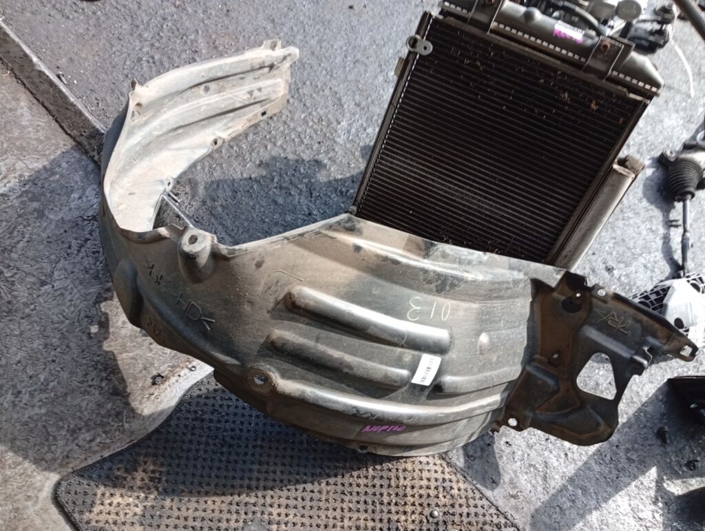 Подкрылок 53875-52270 на Toyota Ractis NCP120 Фото 2