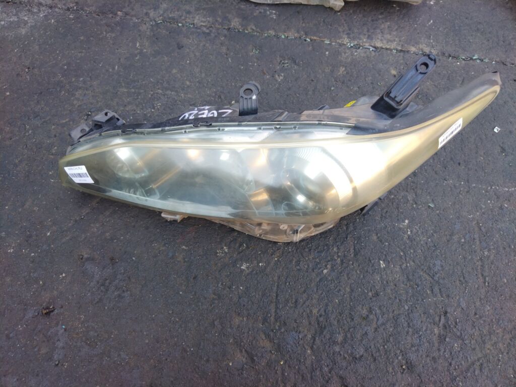 Фара на Toyota Wish ZGE20G 68-16, Левое расположение