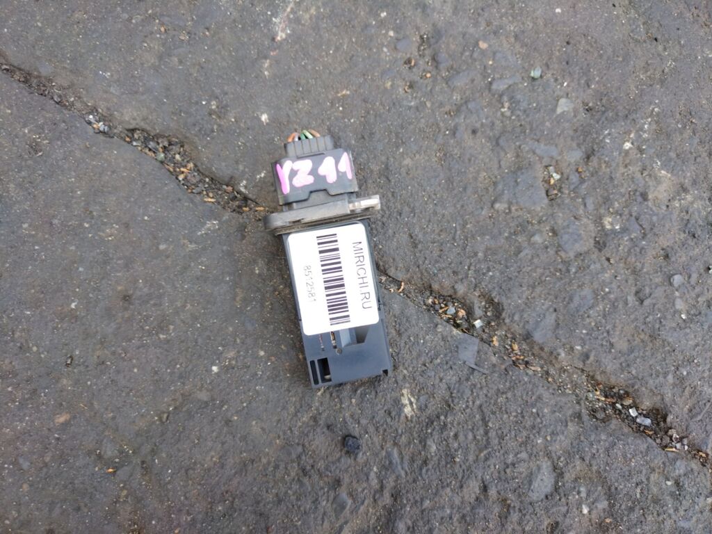 Датчик расхода воздуха на Nissan Cube YZ11 HR15DE 22680-7S000