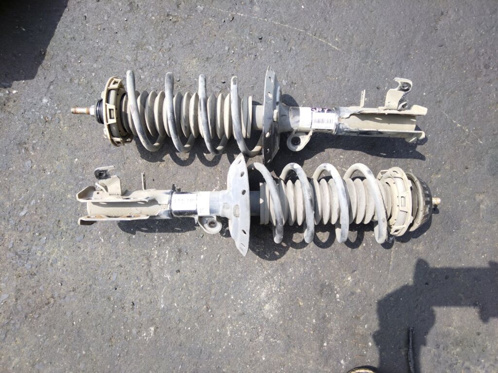 Стойка амортизатора на Honda Fit Hybrid GP1 LDA Фото 2