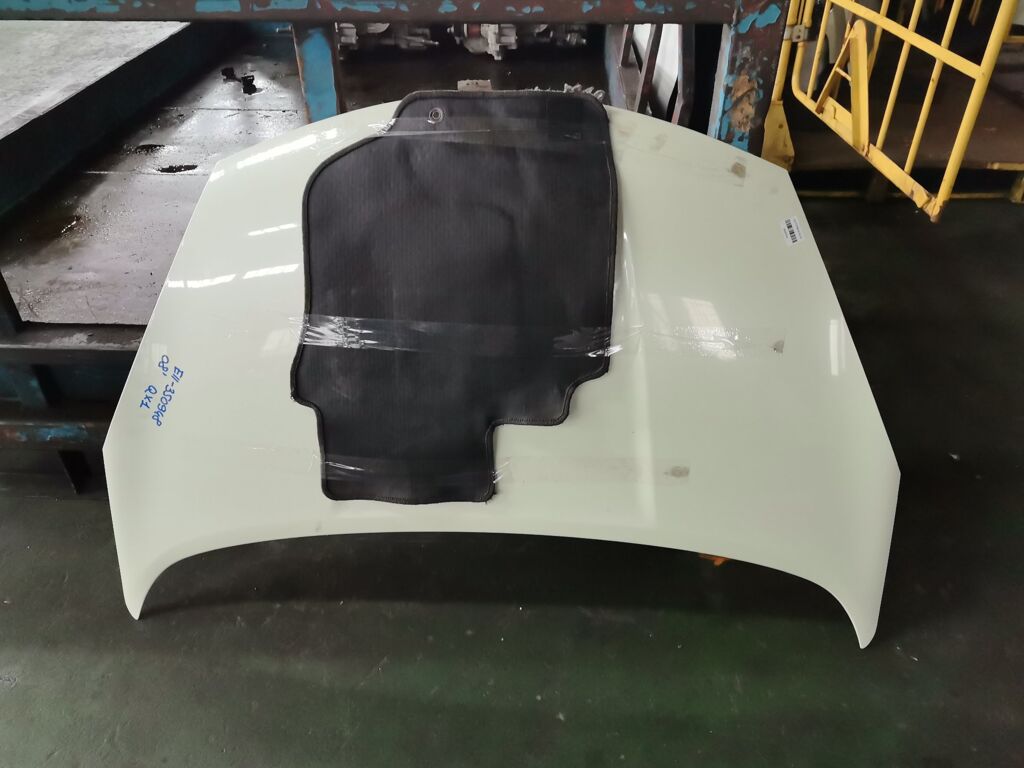 Капот на Nissan Note E11