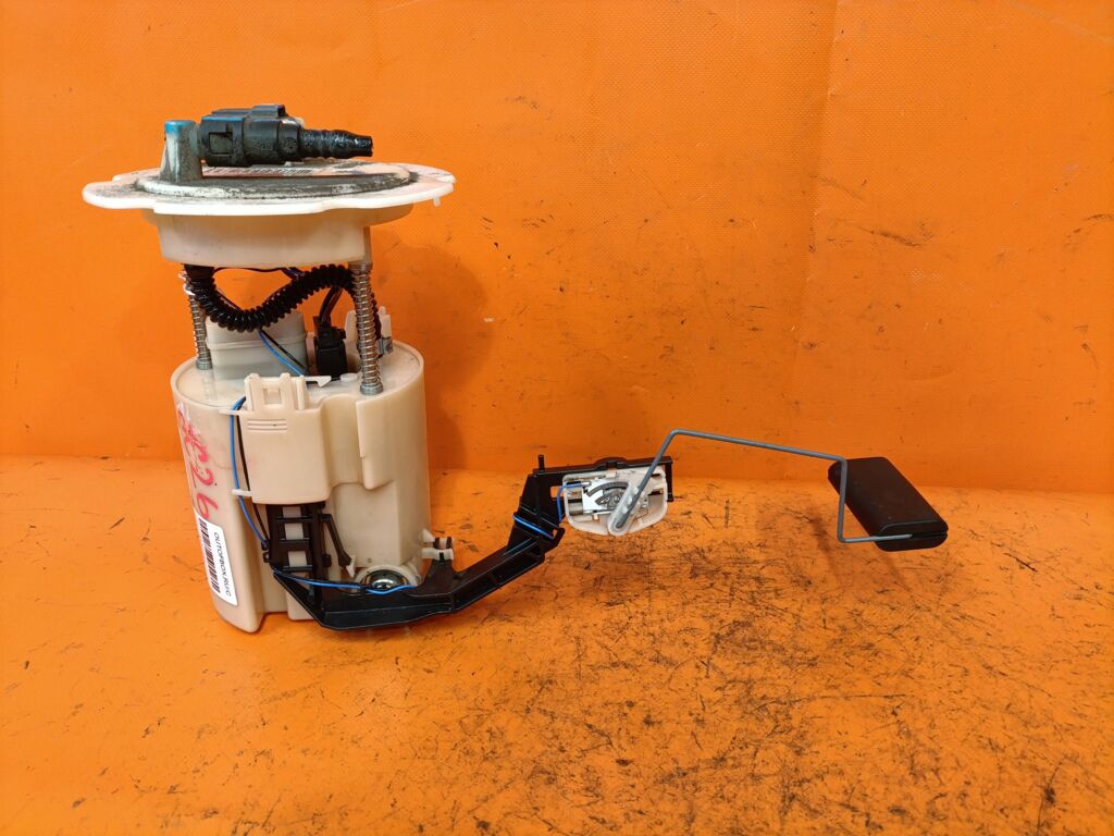 Бензонасос на Nissan Serena HC26 MR20DD 17040-3JY0A