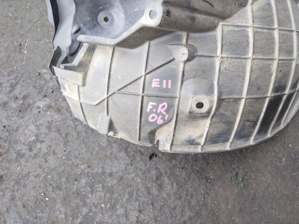 Подкрылок на Nissan Note E11 HR15DE 63840-1U600  212630  2711FP1  2711FP1T  63840-8Y20A  63840-9U000  63840-9U20A  63840-9U20B  638429U000  8400-618  915.NS11115R  974592  DS11174AR  DT501016L0R00  FP 5013 388  NNNOT06-300-R  NNNOT06300R  NNNOT06301R  PDS11174AR  ST-DTE1-016L-1, Переднее Правое расположение