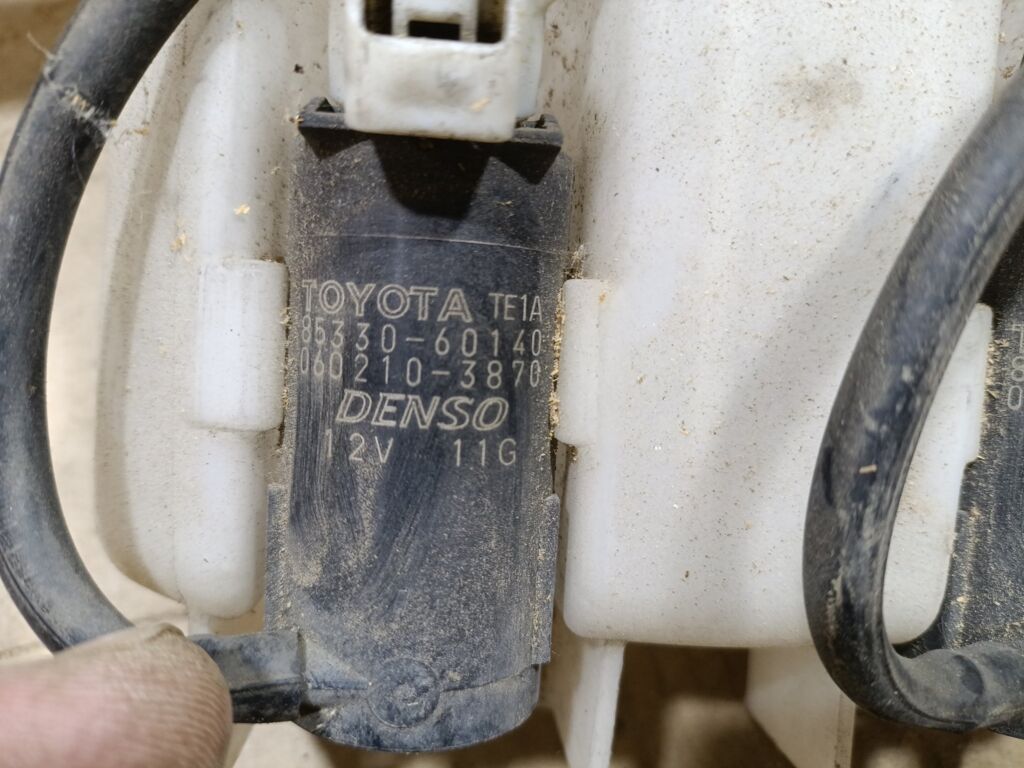 Бачок омывателя 85315-58010 на Toyota Alphard ANH10W Фото 4