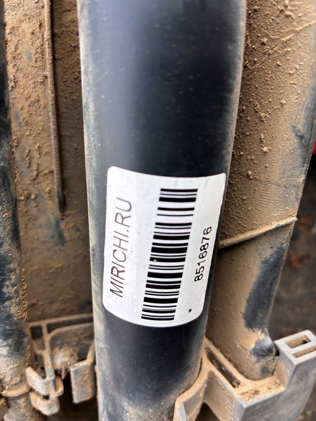 Заливная горловина топливного бака на Toyota Ractis SCP100 2SZ-FE