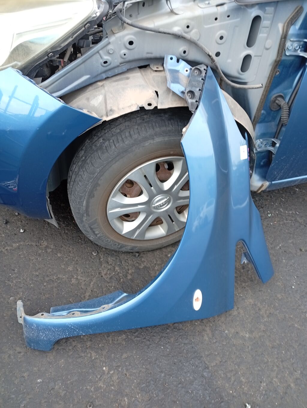 Крыло переднее на Nissan Note E12, Левое расположение