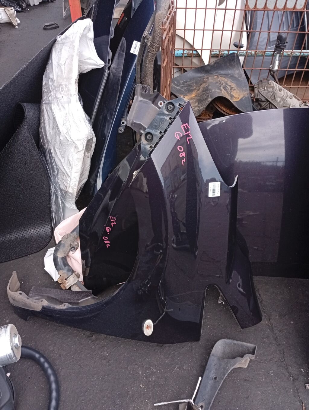 Крыло переднее на Nissan Note E12, Левое расположение