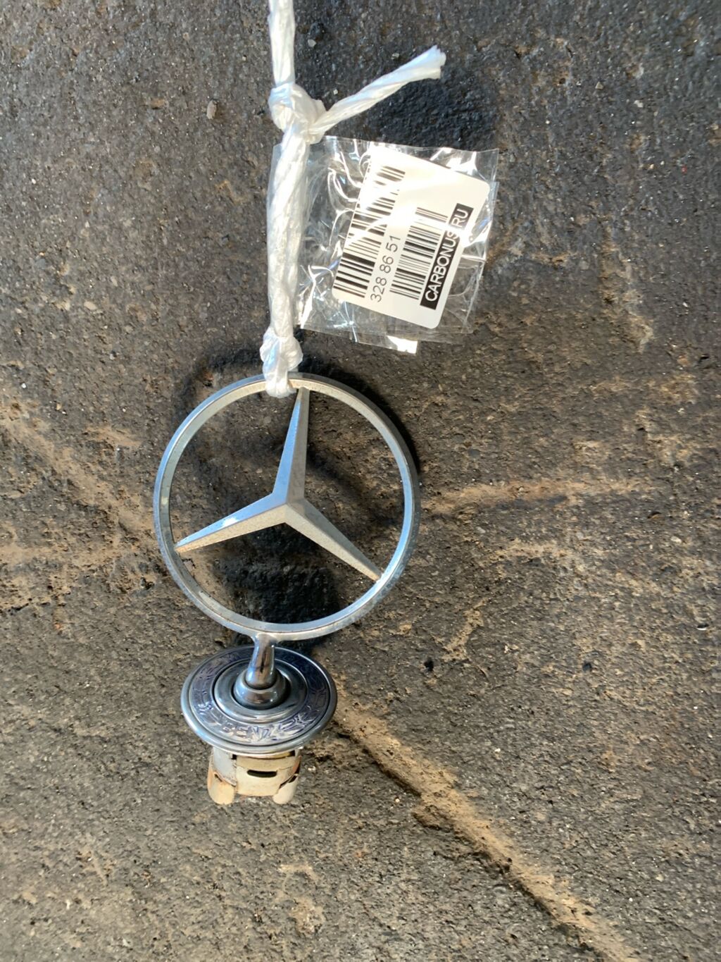 Эмблема на Mercedes-Benz C-Class Station Wagon S203.246 271.946, Переднее расположение