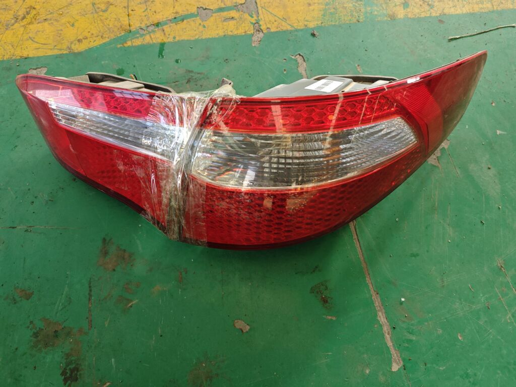 Стоп на Kia Rio QB 92402-4X000  92404-4X000, Правое расположение