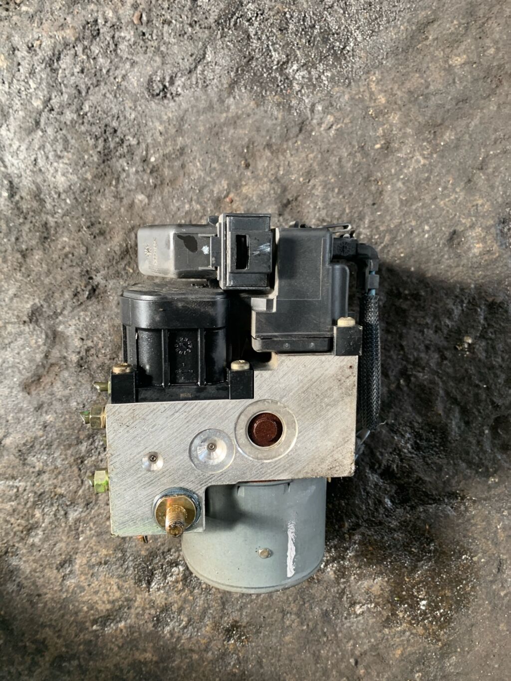 Блок ABS на Nissan Cube AZ10 CGA3DE 47660-2U511