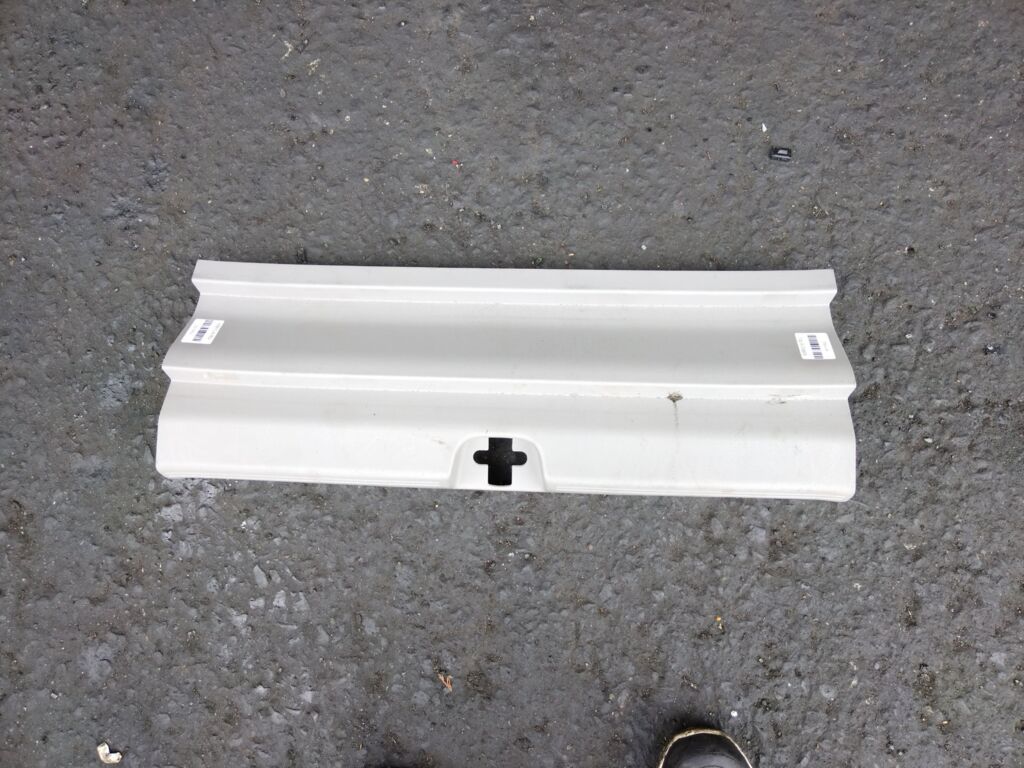 Обшивка багажника на Honda Insight ZE2 84640-TM8-A01, Заднее расположение