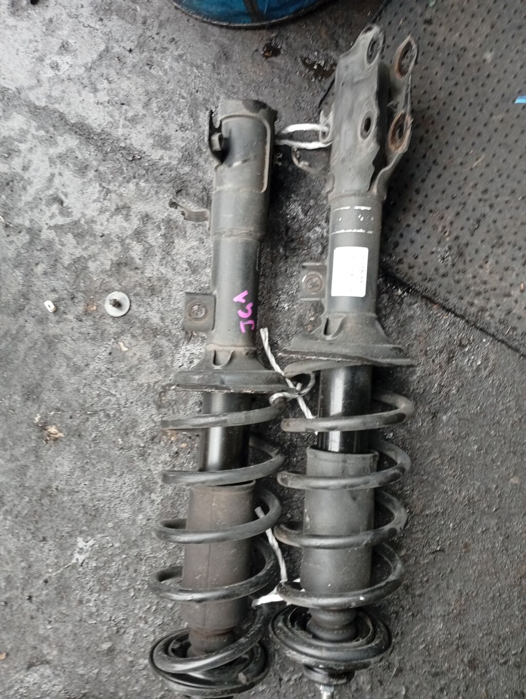 Стойка амортизатора на Honda N-One JG1 S07A, Переднее расположение